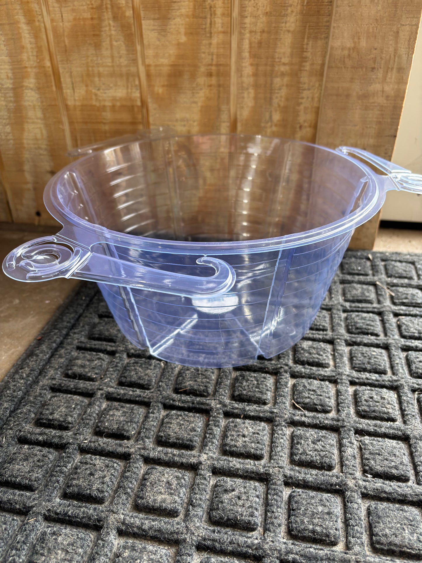 10" Clear Plastic Hanging Saucer